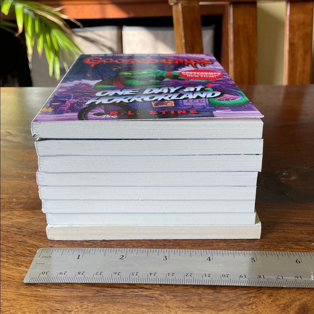 8 Goosebumps Books by R.L. Stine Horror Kids Paperbacks 7 UK Edition + 1 US - Picture 4 of 15